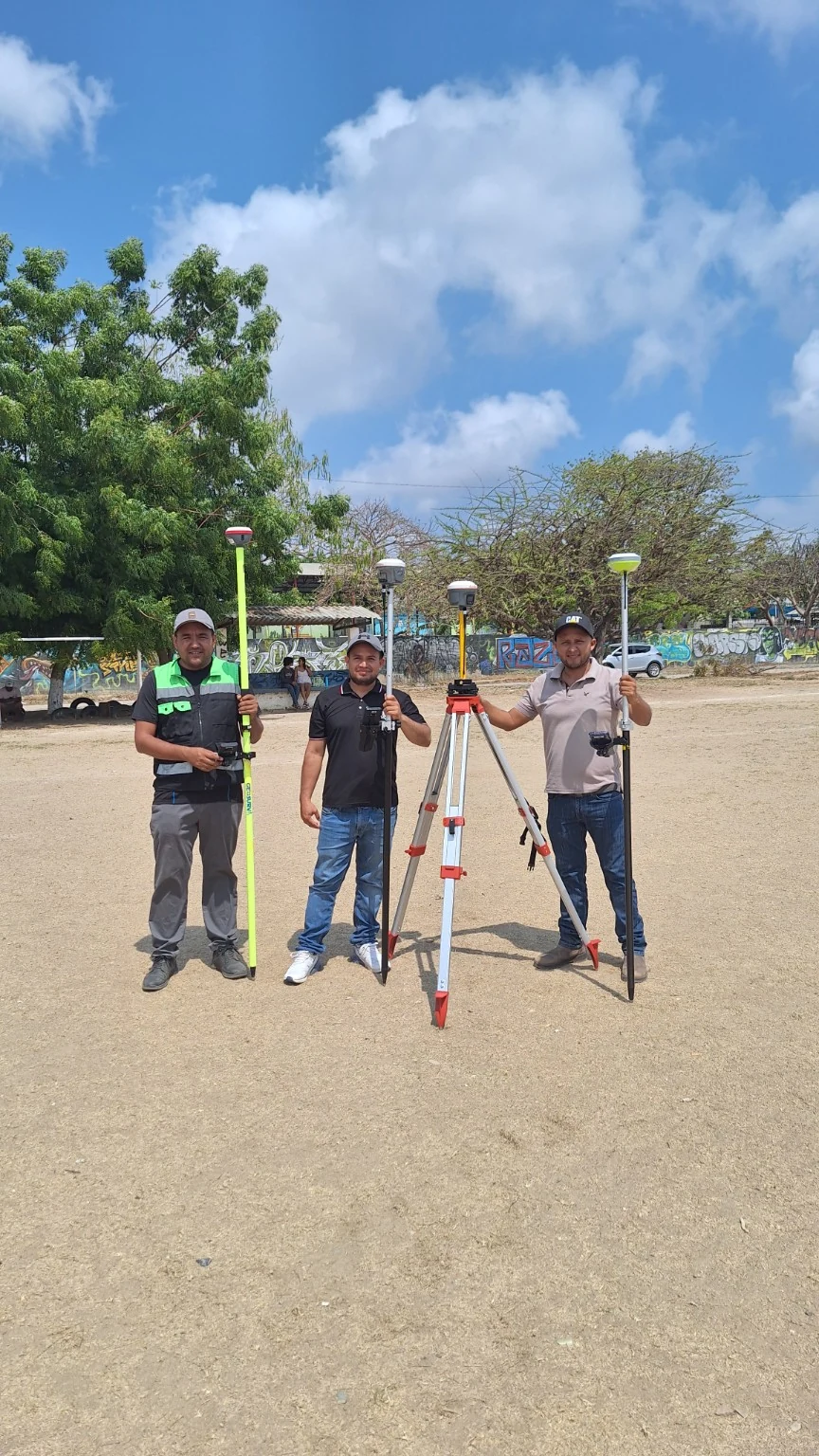 Equipo GeoMap en campo con GNSS RTK