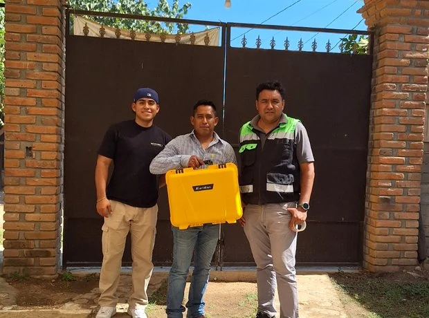 Entrega de equipo topográfico GeoMap con cliente